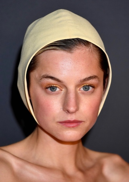 Emma Corrin photo