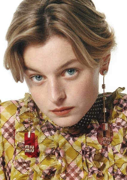 Emma Corrin photo
