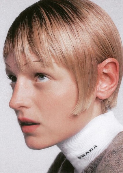 Emma Corrin photo
