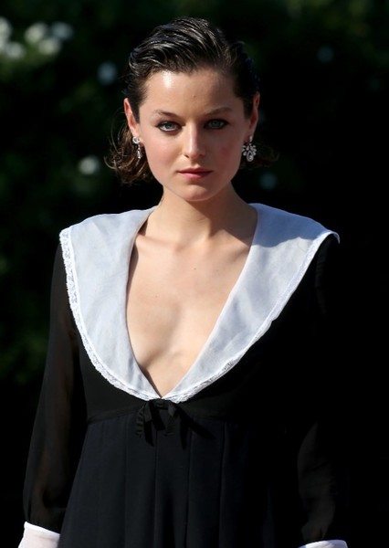 Emma Corrin photo