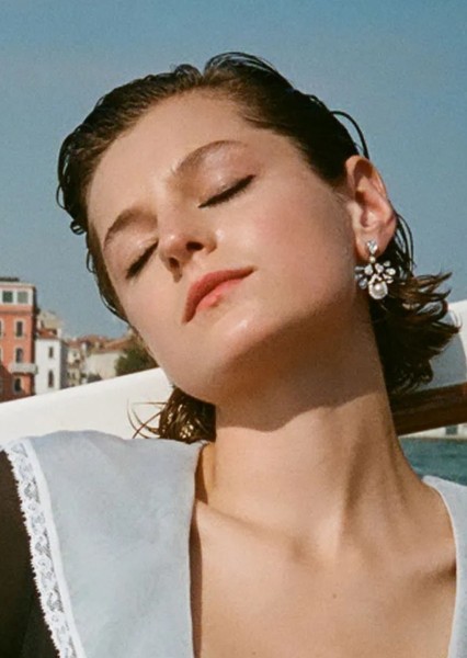 Emma Corrin photo