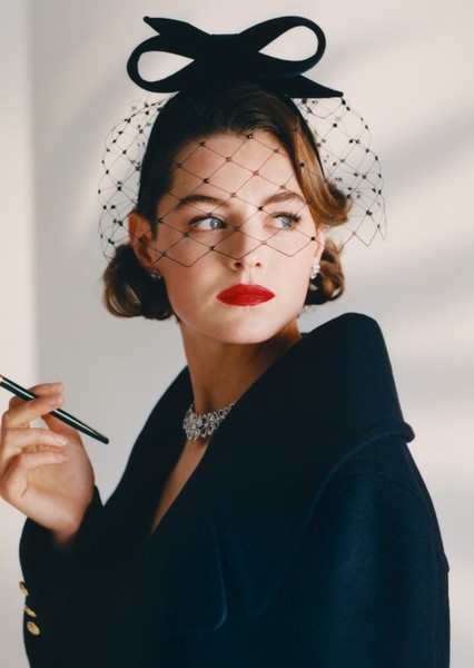 Emma Corrin photo