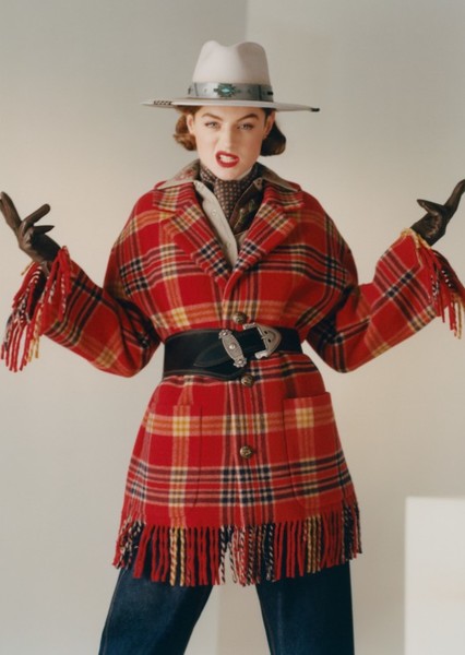 Emma Corrin photo