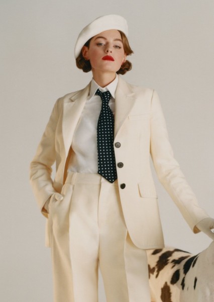 Emma Corrin photo