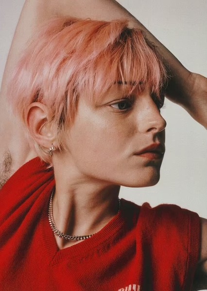 Emma Corrin photo