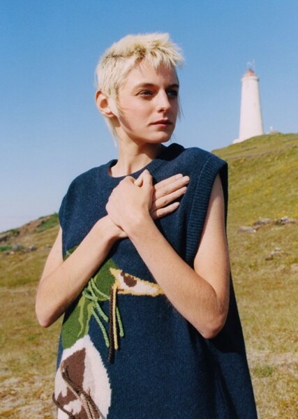 Emma Corrin photo
