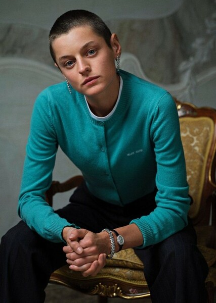 Emma Corrin photo