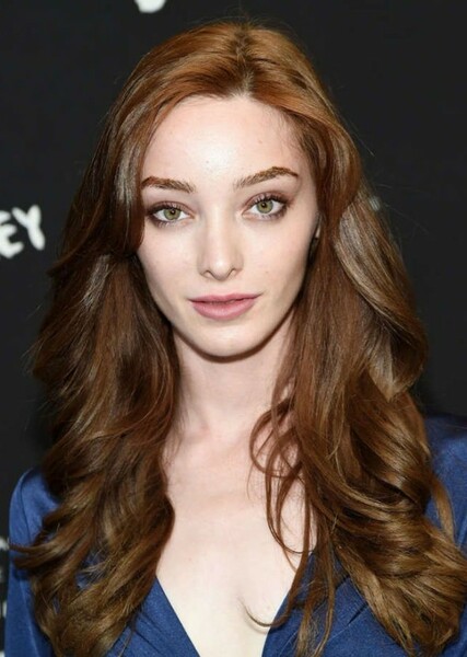 Emma Dumont photo