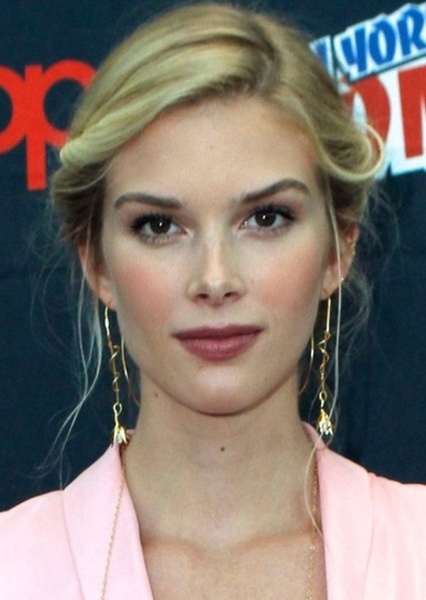 Emma Ishta photo