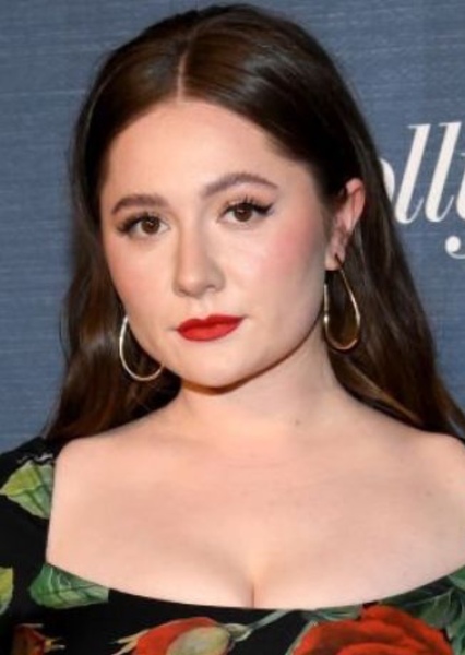 Emma Kenney photo