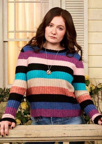 Emma Kenney photo
