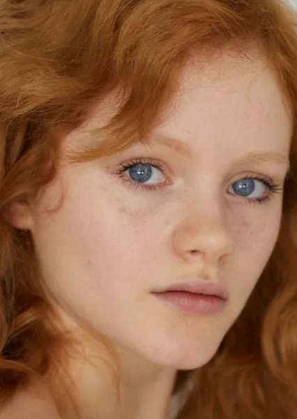 Emma Laird photo