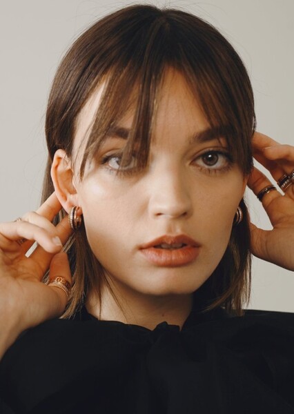 Emma Mackey photo