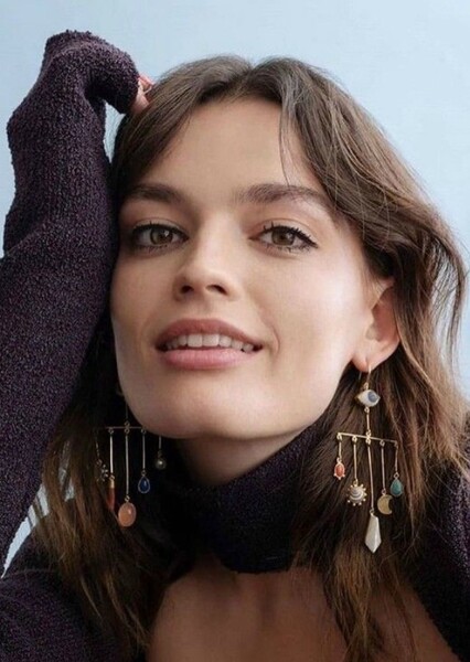 Emma Mackey photo