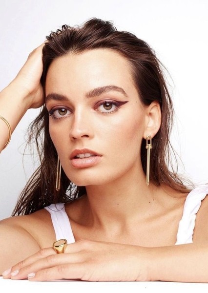Emma Mackey photo