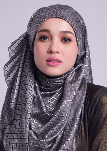 Emma Maembong