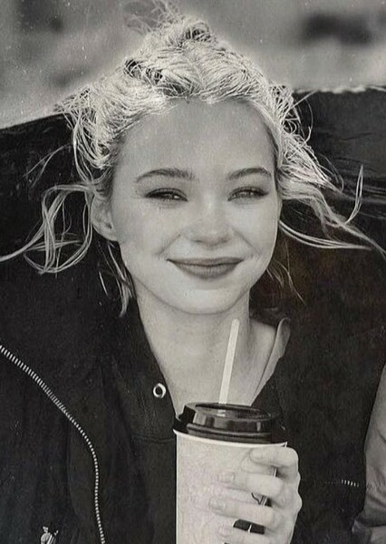 Emma Myers photo