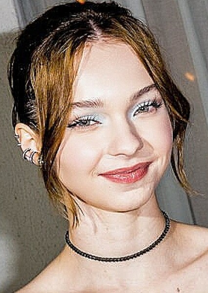 Emma Myers photo