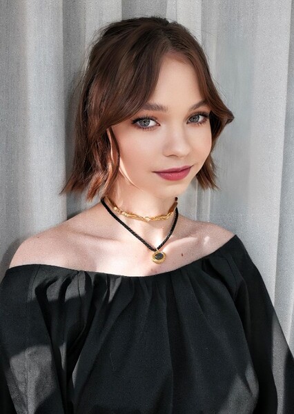 Emma Myers photo