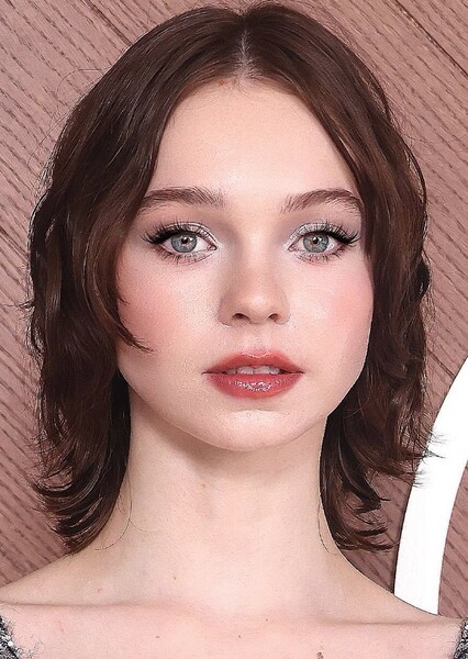 Emma Myers photo