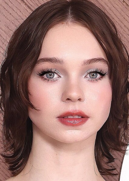 Emma Myers photo