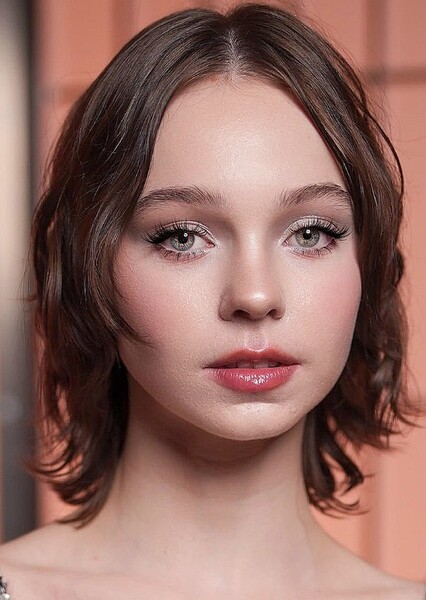 Emma Myers photo