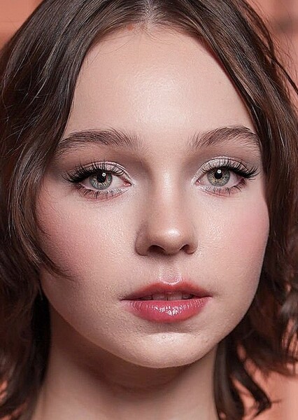Emma Myers photo