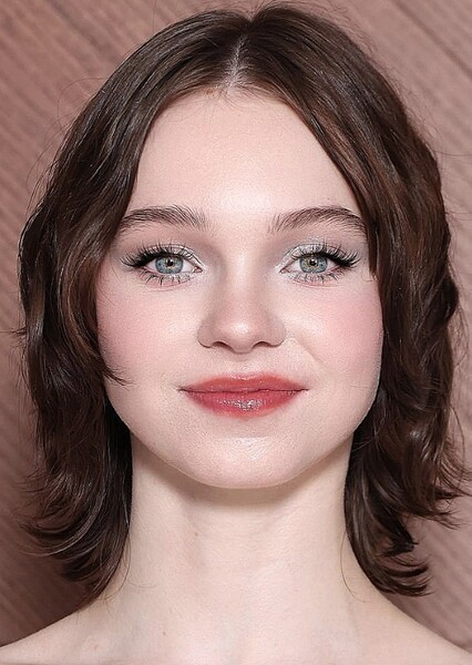 Emma Myers photo