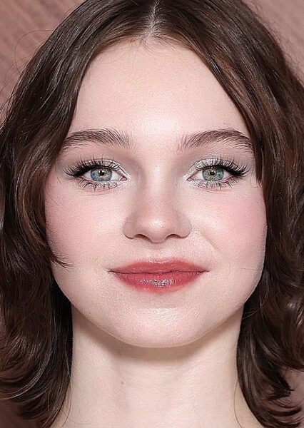 Emma Myers photo
