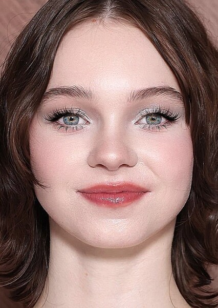 Emma Myers photo