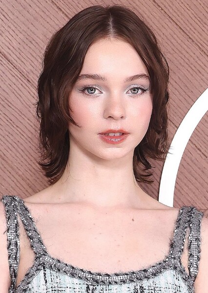 Emma Myers photo