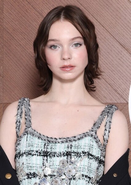 Emma Myers photo
