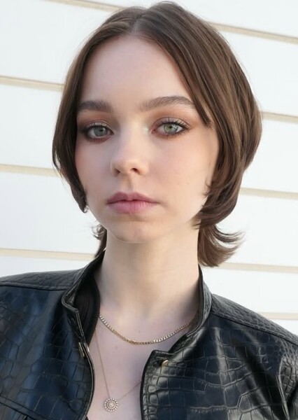 Emma Myers photo