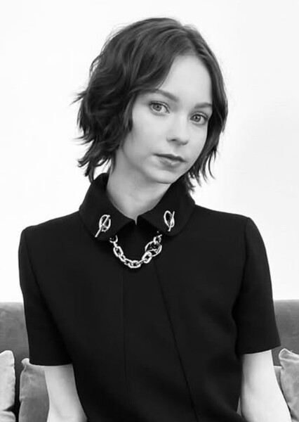 Emma Myers photo