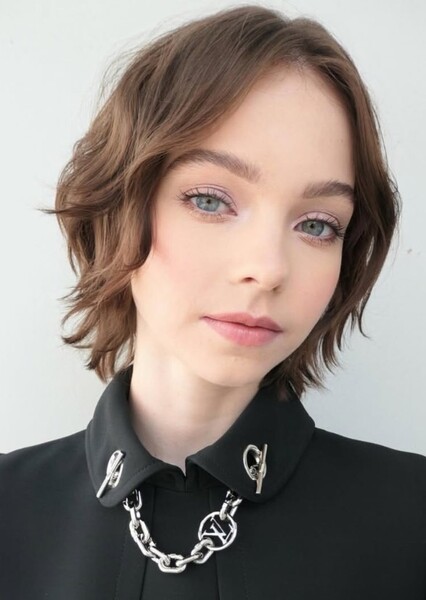 Emma Myers photo
