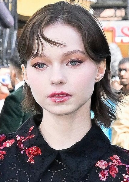 Emma Myers photo