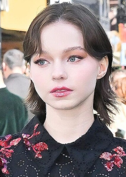 Emma Myers photo