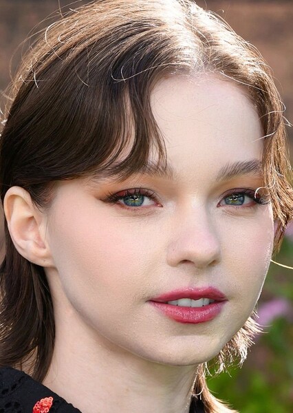 Emma Myers photo