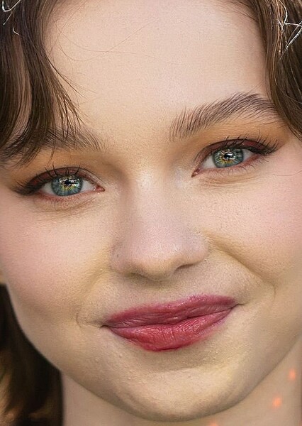 Emma Myers photo