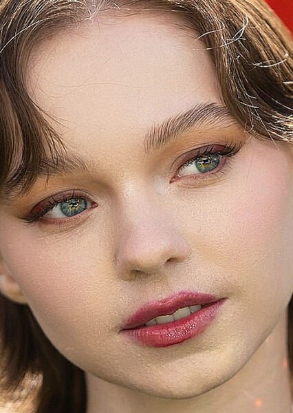 Emma Myers photo