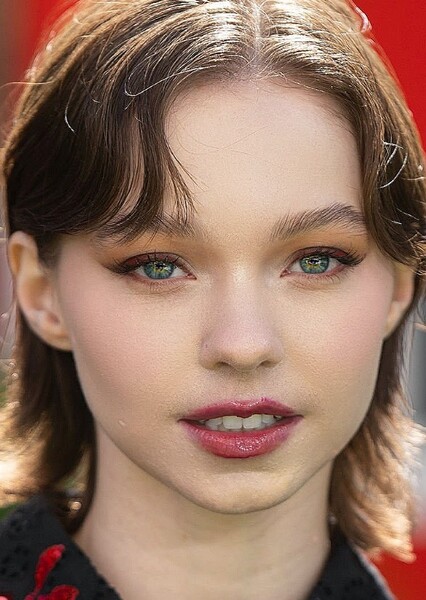 Emma Myers photo