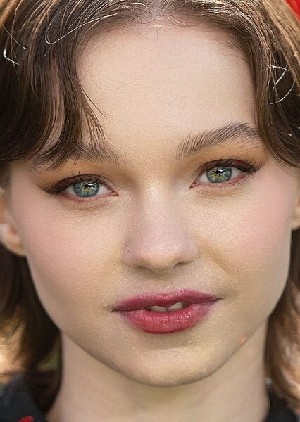 Emma Myers photo