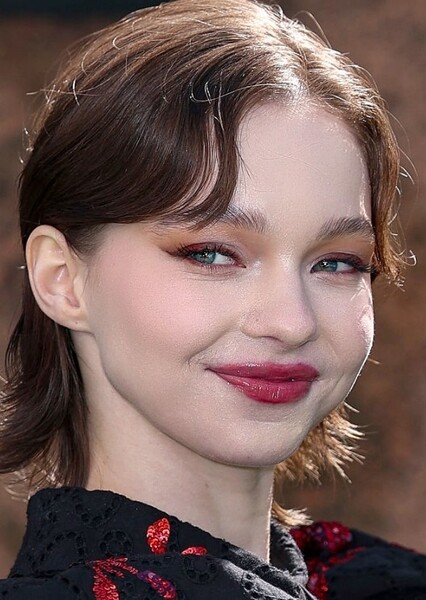 Emma Myers photo