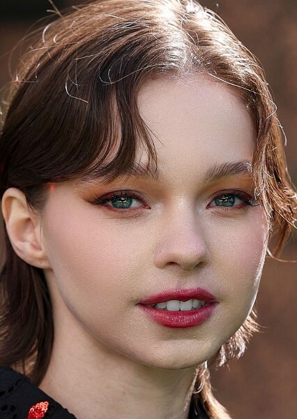 Emma Myers photo