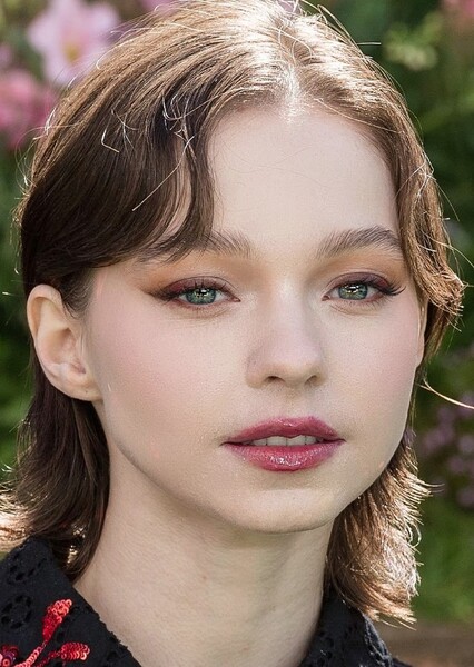 Emma Myers photo