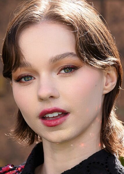 Emma Myers photo