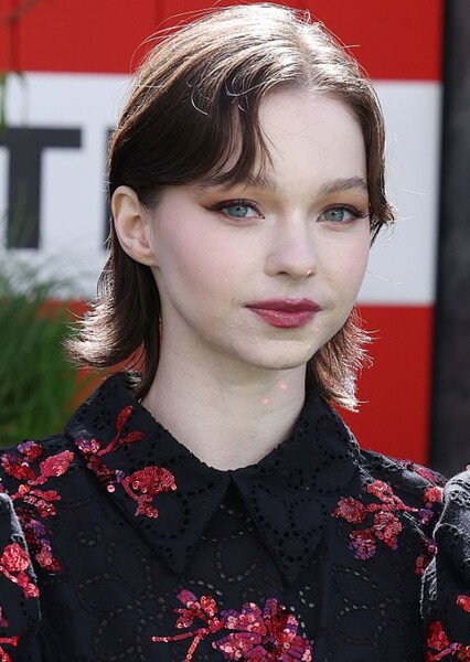 Emma Myers photo