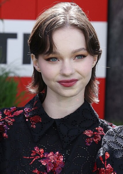 Emma Myers photo