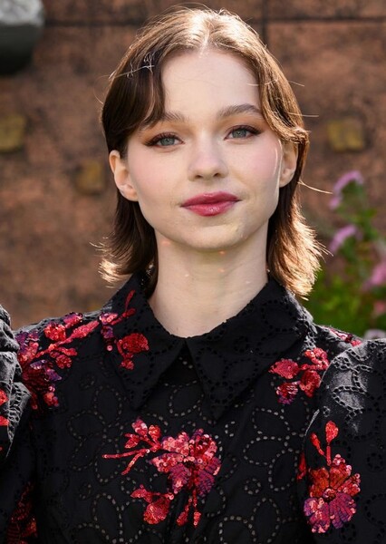 Emma Myers photo