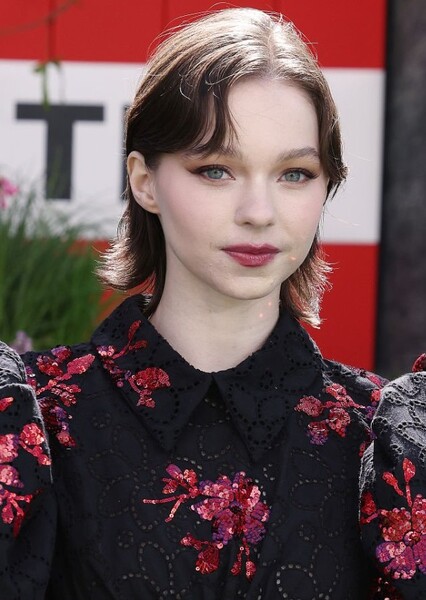 Emma Myers photo